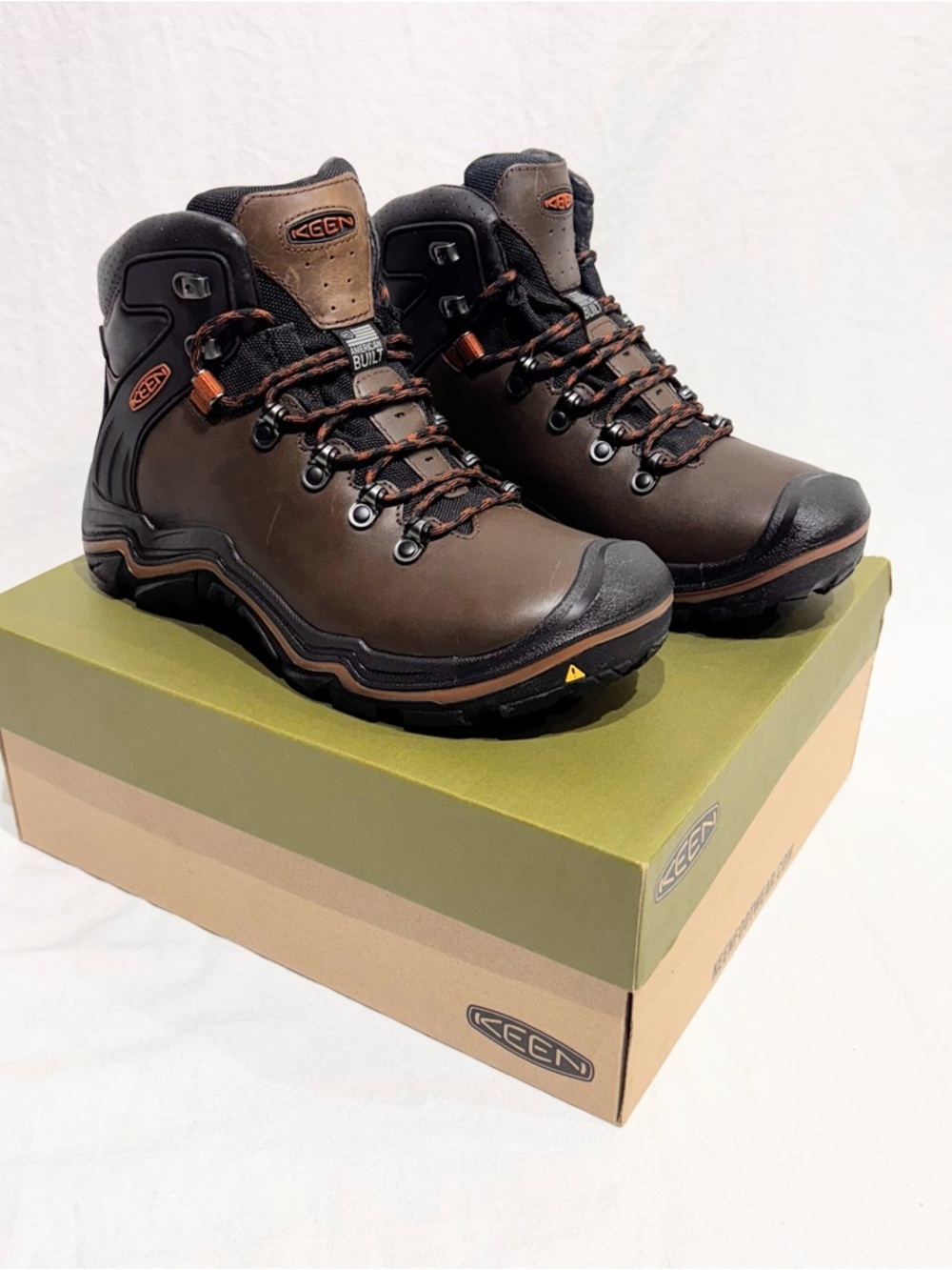 NEW KEEN Liberty Ridge Boots Men 9/9.5 USA Built Hiking Work Mismatch NIB